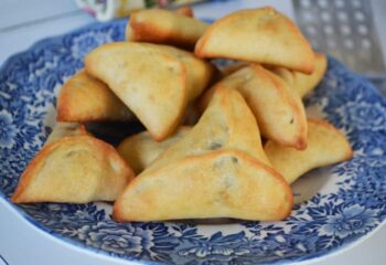 Lebanese Spinach Pie (Spinach Fatayer)