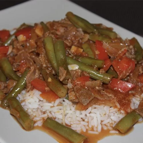 Lebanese Green Bean and Meat Stew. (Louibia Bi lahme)
